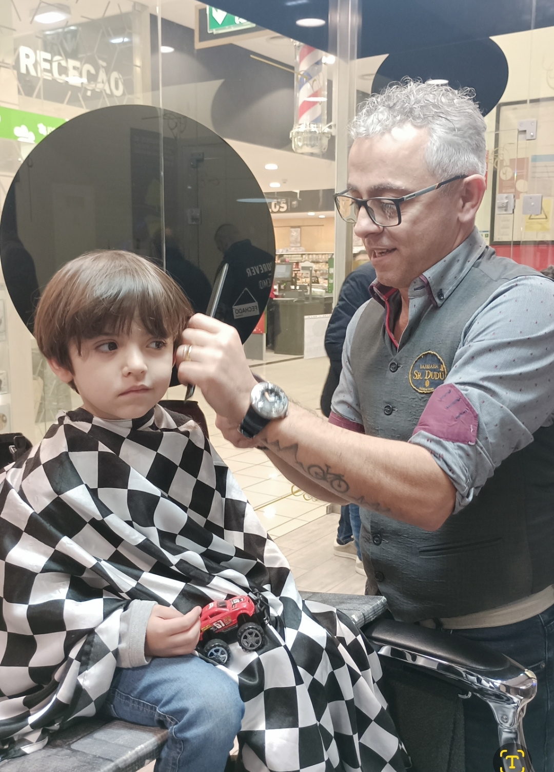 Corte de cabelo infantil na Barbearia Sr. Dudu